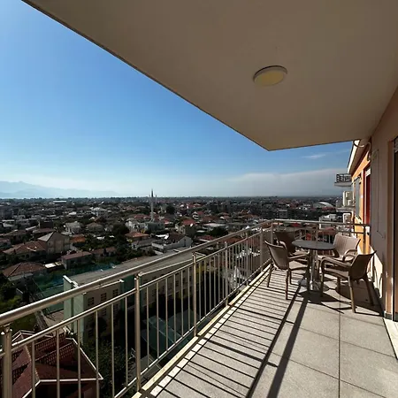 With A Lake View From The City Center שקודר